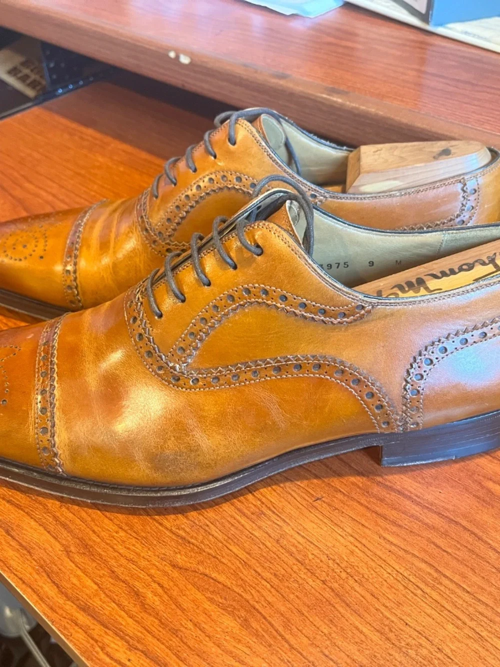 Tan Magnannl cap toe size 9M